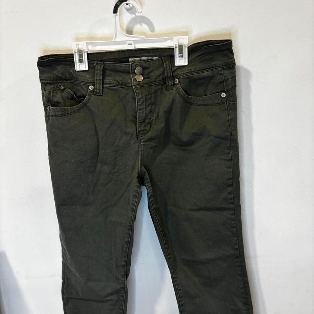 Royalty WannaBettaButt olive green capri denim type pants